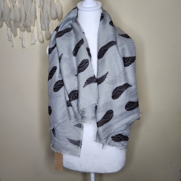 Donni Charm NEW! Angel Wing Scarf/Wrap in Grey/Black Combo - Picture 2 of 13